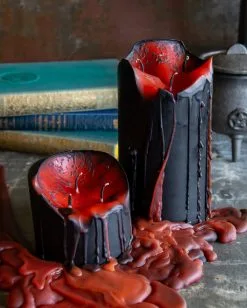 Schwarze Stumpenkerze Mit Vampir Blut 7,5cm -Halloween Totenköpfe Verkäufe blutende schwarze vampir stumpenkerze black vampire pillar candle with blood tears 50663 041